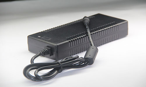 1545572314646822.jpg 锂电池充电器.jpg